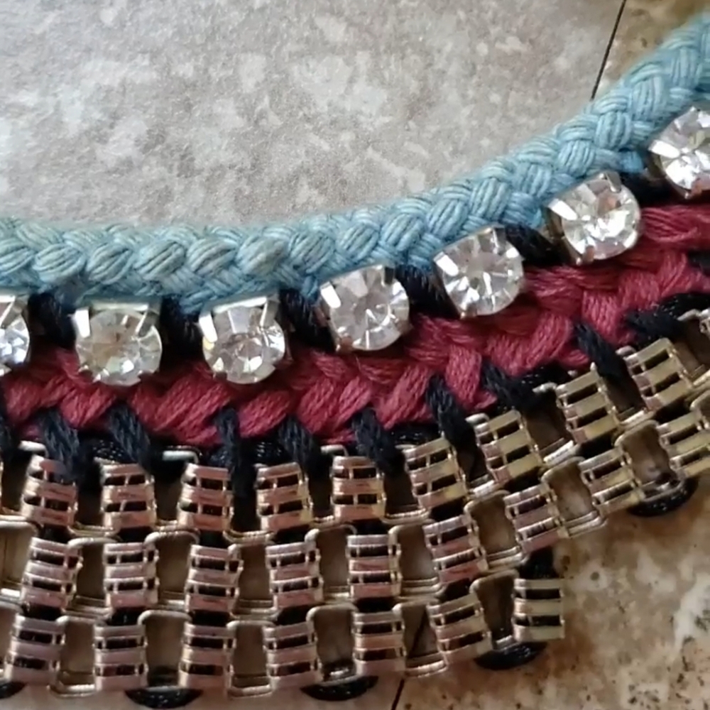 Crochet Rhinestone Bib necklace - Picture 4 of 6